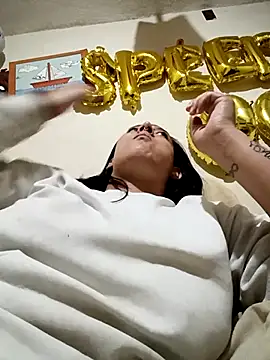 Snapshot of CORALINE_GREYM chatting on November 6, 1:50 am CORALINE GREYM online show from November 6, 1:50 am