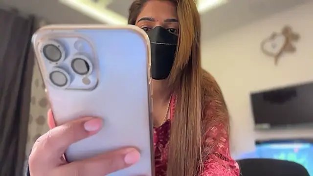 Snapshot of Hotty-Sana chatting on February 4, 4:24 pm Hotty-Sana online show from February 4, 4:24 pm