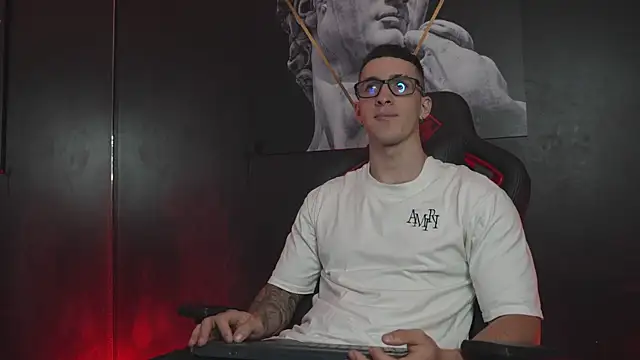 JacksonOlsenn online show from November 14, 9:02 pm