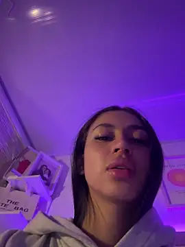 maddy bronw  online show from November 14, 10:29 pm