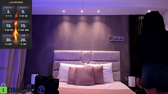 Snapshot of Cristal__adams chatting on October 20, 12:27 pm Cristal adams online show from October 20, 12:27 pm