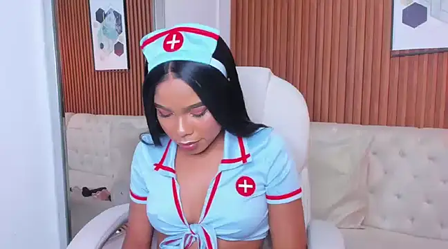 Snapshot of RoxannaHanson chatting on March 1, 4:26 am RoxannaHanson online show from March 1, 4:26 am