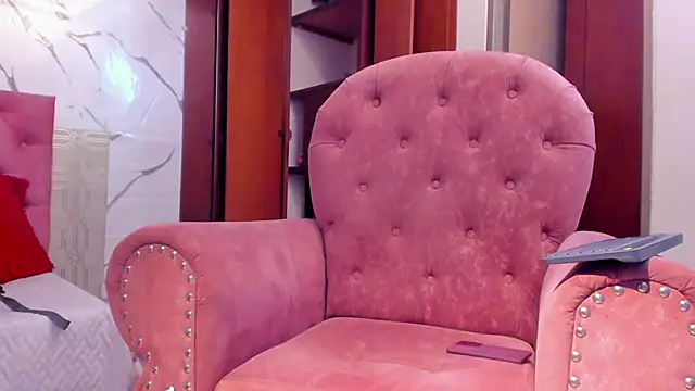 Snapshot of evelyn_wine chatting on November 4, 7:35 pm evelyn wine online show from November 4, 7:35 pm