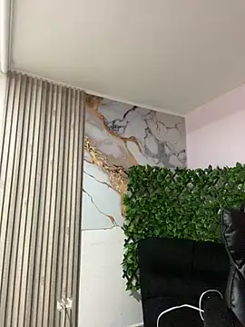 NINA 18 YEARS online show from November 17, 8:25 pm