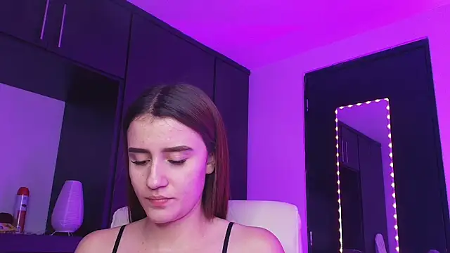 TinaJonnes  online show from April 3, 4:10 am