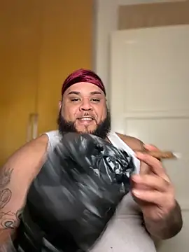 Snapshot of fatboyjayohh126 chatting on November 21, 5:28 am fatboyjayohh126 online show from November 21, 5:28 am