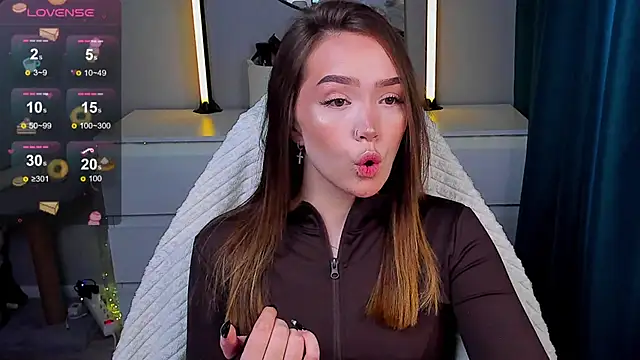 Evia r0se online show from April 3, 8:23 am