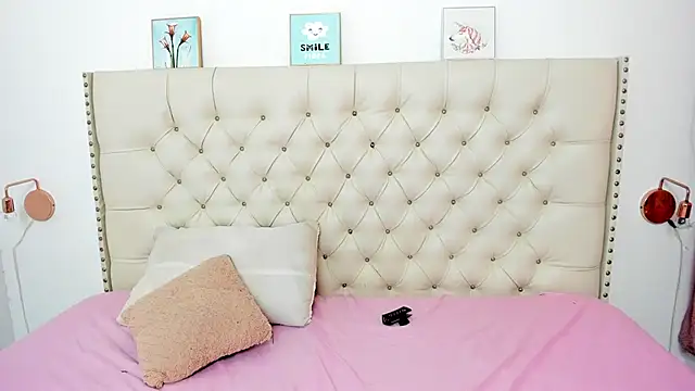 Kim Eli online show from February 12, 7:56 pm