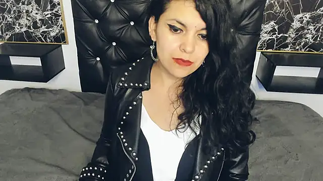 Snapshot of scarlett_w0lf chatting on January 29, 7:43 pm scarlett w0lf online show from January 29, 7:43 pm