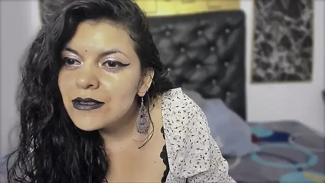 Snapshot of scarlett_w0lf chatting on November 20, 1:55 pm scarlett w0lf online show from November 20, 1:55 pm