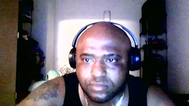 Snapshot of theythick chatting on May 18, 6:19 am theythick online show from May 18, 6:19 am