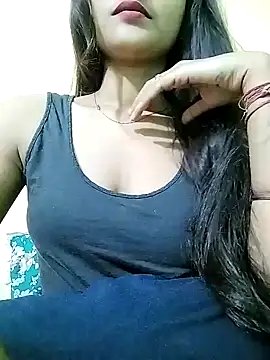 MISSQUEEN48 online show from February 4, 1:38 pm