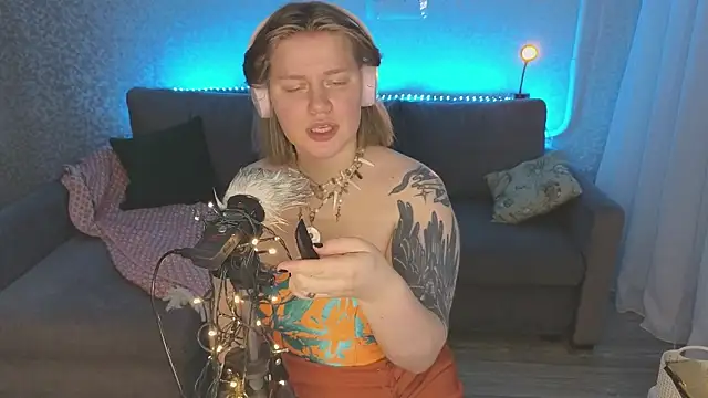 Snapshot of Kira_Citro chatting on January 17, 8:11 pm Kira Citro online show from January 17, 8:11 pm