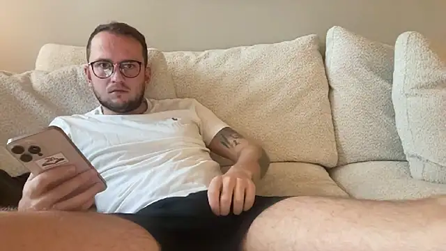 Snapshot of thehornyguy97 chatting on October 4, 8:23 am thehornyguy97 online show from October 4, 8:23 am