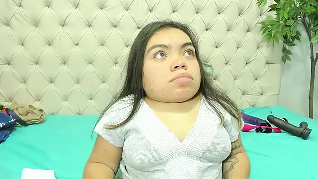 Michelle Brooks online show from December 14, 1:27 pm