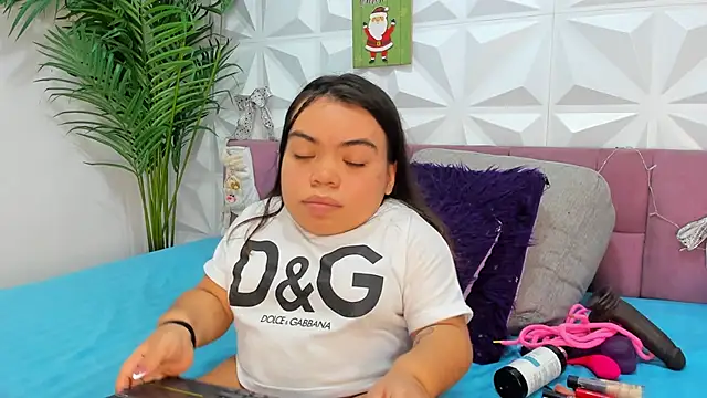 Michelle Brooks online show from December 20, 1:33 pm