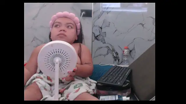 Michelle Brooks online show from October 19, 5:08 am