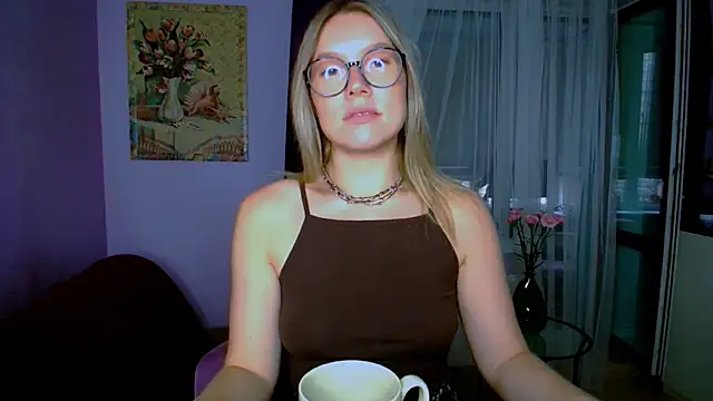 TaylorBre online show from September 17, 5:42 am