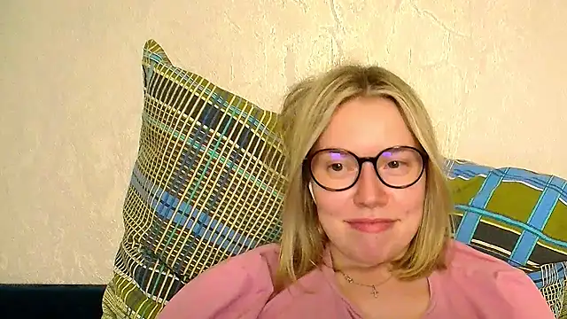Snapshot of TaylorBre chatting on May 22, 11:43 pm TaylorBre online show from May 22, 11:43 pm