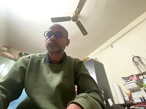 Snapshot of SammyChocolateIndian chatting on December 14, 1:05 pm SammyChocolateIndian online show from December 14, 1:05 pm