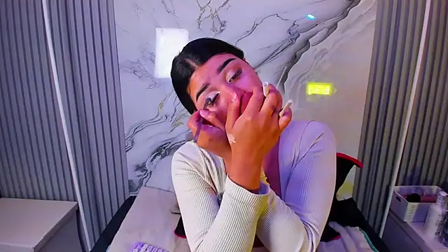 venusowen  online show from March 10, 1:05 pm