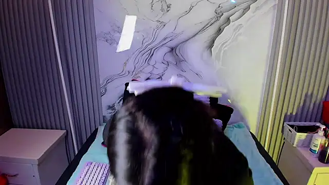 venusowen  online show from March 31, 1:11 pm