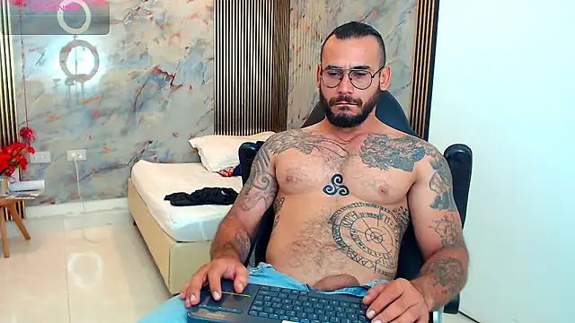 Snapshot of hanz_col chatting on February 9, 3:22 am hanz col online show from February 9, 3:22 am