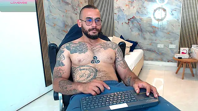 Snapshot of hanz_col chatting on February 22, 7:14 pm hanz col online show from February 22, 7:14 pm