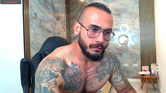 Snapshot of hanz_col chatting on February 23, 11:25 pm hanz col online show from February 23, 11:25 pm