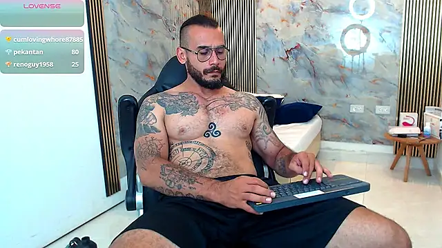 Snapshot of hanz_col chatting on February 25, 12:47 am hanz col online show from February 25, 12:47 am