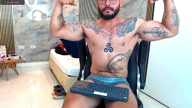 Snapshot of hanz_col chatting on March 1, 11:39 am hanz col online show from March 1, 11:39 am