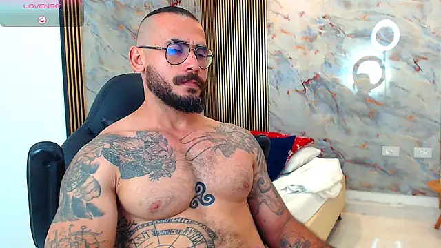 Snapshot of hanz_col chatting on March 4, 6:26 am hanz col online show from March 4, 6:26 am