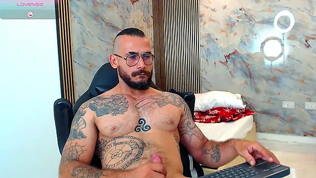 Snapshot of hanz_col chatting on March 4, 4:20 pm hanz col online show from March 4, 4:20 pm