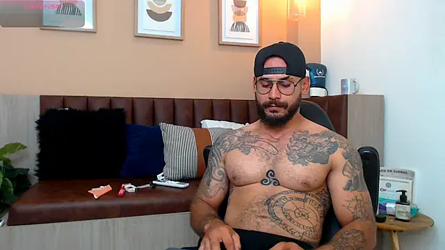 Snapshot of hanz_col chatting on March 10, 4:38 am hanz col online show from March 10, 4:38 am