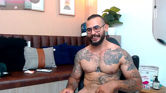 Snapshot of hanz_col chatting on March 12, 6:11 pm hanz col online show from March 12, 6:11 pm