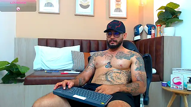 Snapshot of hanz_col chatting on March 14, 2:31 am hanz col online show from March 14, 2:31 am