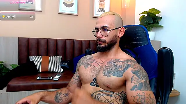 Snapshot of hanz_col chatting on March 21, 3:35 pm hanz col online show from March 21, 3:35 pm