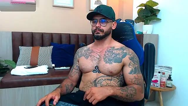 Snapshot of hanz_col chatting on March 22, 4:56 am hanz col online show from March 22, 4:56 am