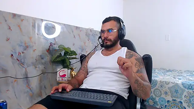 Snapshot of hanz_col chatting on September 8, 5:12 pm hanz col online show from September 8, 5:12 pm