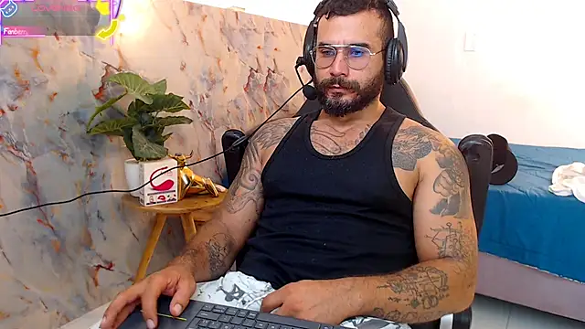 Snapshot of hanz_col chatting on September 15, 8:53 pm hanz col online show from September 15, 8:53 pm