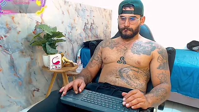 Snapshot of hanz_col chatting on September 16, 5:58 pm hanz col online show from September 16, 5:58 pm