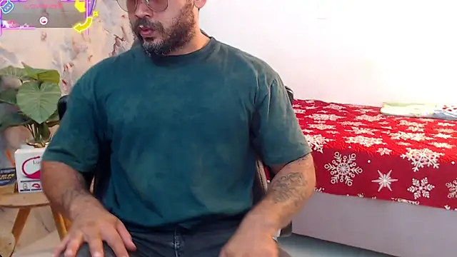 Snapshot of hanz_col chatting on October 9, 1:42 pm hanz col online show from October 9, 1:42 pm