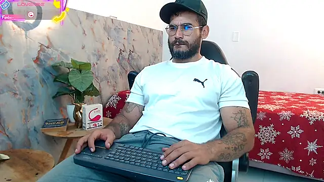 Snapshot of hanz_col chatting on October 13, 2:50 pm hanz col online show from October 13, 2:50 pm