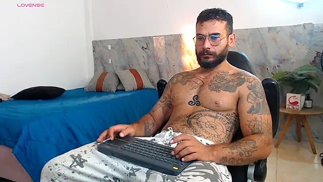 Snapshot of hanz_col chatting on November 9, 11:19 am hanz col online show from November 9, 11:19 am