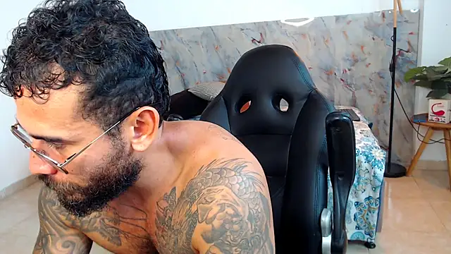 Snapshot of hanz_col chatting on November 18, 3:34 am hanz col online show from November 18, 3:34 am