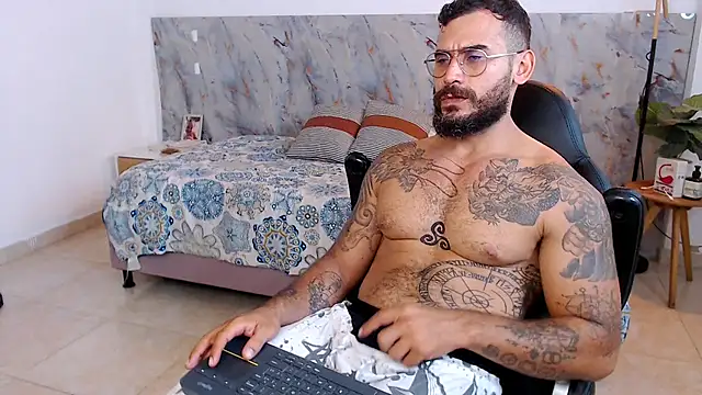 Snapshot of hanz_col chatting on November 24, 1:16 am hanz col online show from November 24, 1:16 am