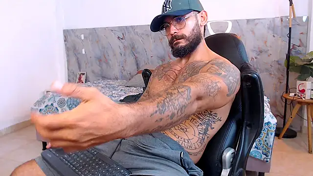 Snapshot of hanz_col chatting on November 25, 2:11 am hanz col online show from November 25, 2:11 am