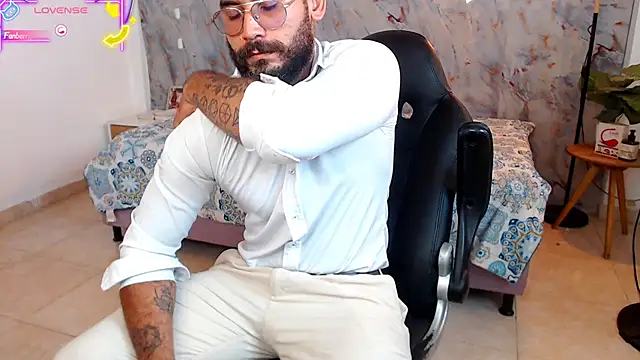 Snapshot of hanz_col chatting on December 1, 6:13 pm hanz col online show from December 1, 6:13 pm