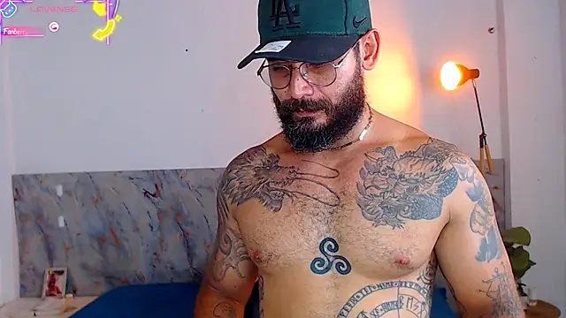 Snapshot of hanz_col chatting on December 16, 3:55 am hanz col online show from December 16, 3:55 am