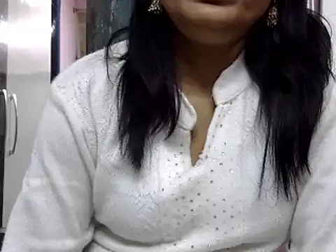 Snapshot of l_l_ish chatting on January 2, 4:30 am l l ish online show from January 2, 4:30 am